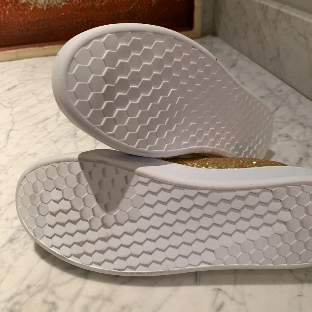 3/$25🔥DESIGNER-INSPIRED GLITTERED GOLD SNEAKER. NWOT - Picture 7 of 7